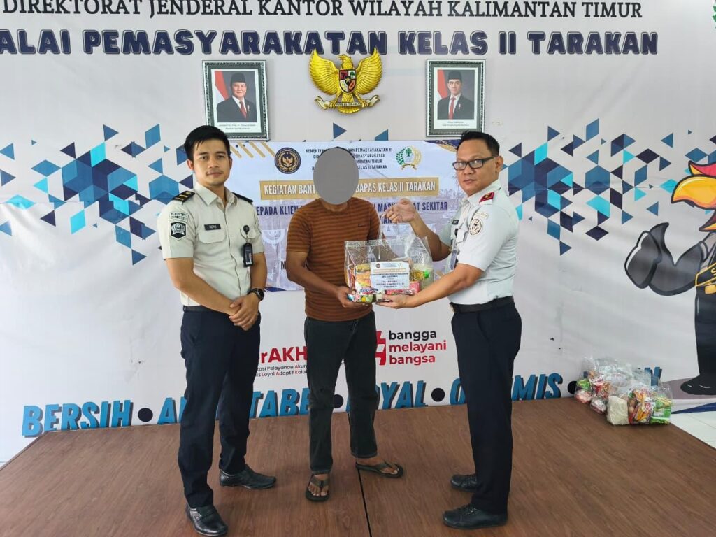 Perkuat 13 Program Akselerasi Menteri Imigrasi dan Pemasyarakatan, Bapas Tarakan Bagikan Bantuan Sosial untuk Masyarakat