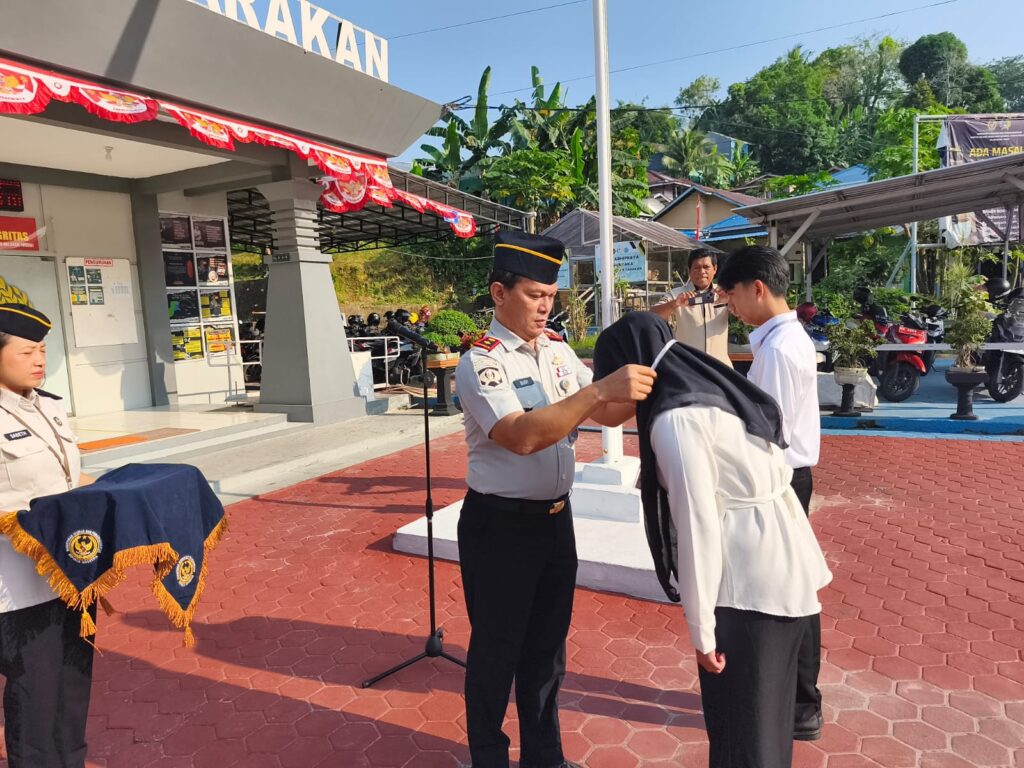 13 Peserta MagangHub Kemnaker Resmi Diterima di Bapas, Kabapas Tarakan Serahkan Kartu Peserta saat Apel Pagi