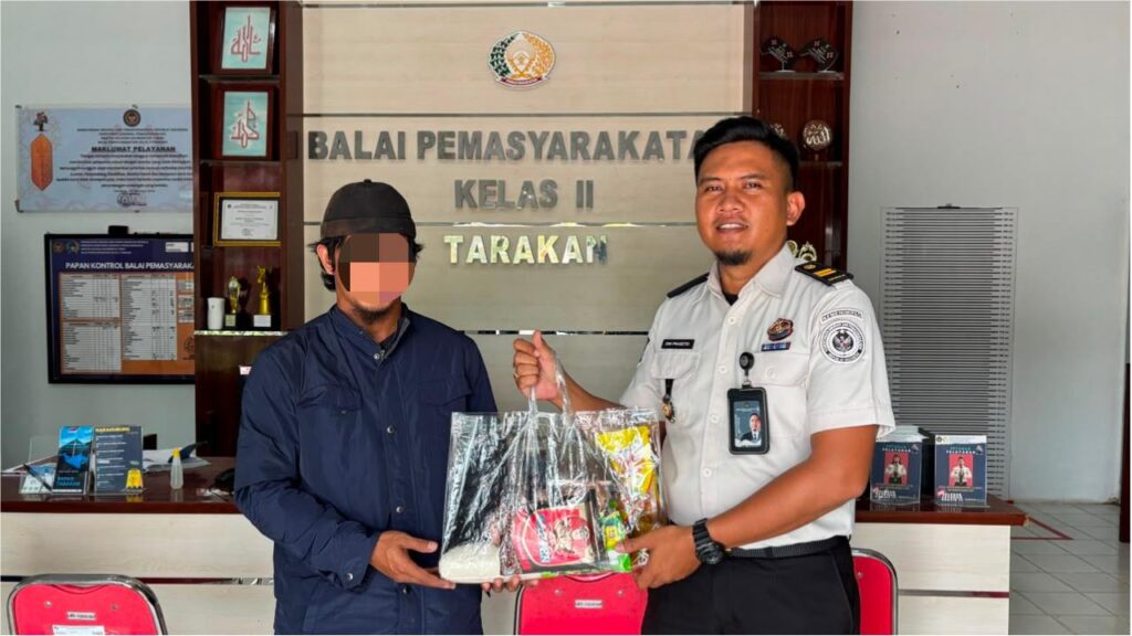 Perkuat 13 Program Akselerasi Menteri Imigrasi dan Pemasyarakatan, Bapas Tarakan Bagikan Bantuan Sosial untuk Masyarakat